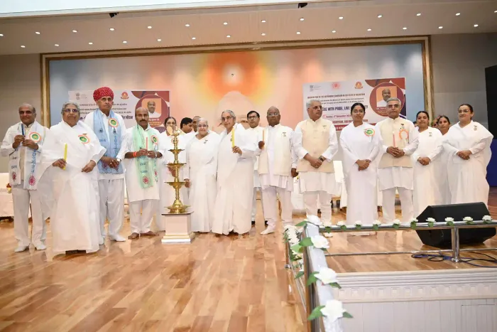 शांतिवन, आबू रोड में “संगम – गौरवपूर्ण वृद्धावस्था और सम्मानित जीवन” राष्ट्रीय अभियान का राजस्थान स्तरीय शुभारंभ — gallery photo 4