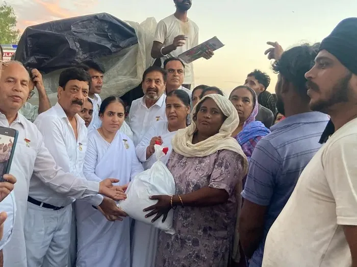 शाहकोट में बाढ़ पीड़ितों तक पहुँची राहत – राजयोगा भवन जालंधर का मानवीय प्रयास