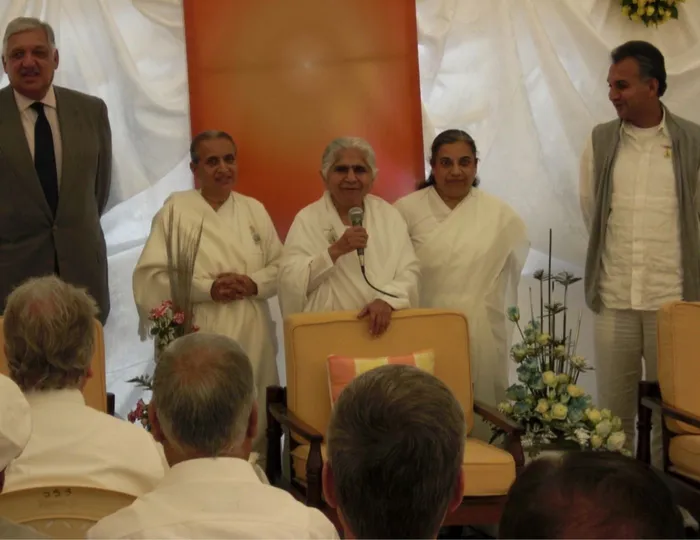 पूरी दुनिया में परमात्म संदेश पहुंचाना