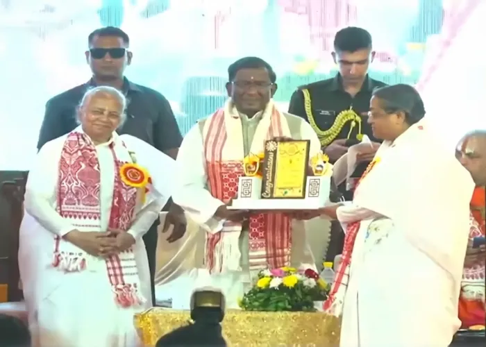 गुवाहाटी में संत महासम्मेलन का भव्य शुभारंभ, आध्यात्मिक ज्ञान से भारतीय संस्कृति के पुनरुत्थान का आह्वान — gallery photo 2