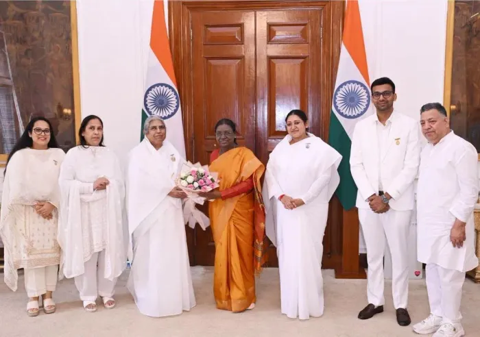 Brahma Kumaris Sisters Celebrate Raksha Bandhan with Hon’ble President of India Smt. Droupadi Murmu Ji — photo gallery 3 Brahma Kumaris Sisters Celebrate Raksha Bandhan with Hon’ble President of India Smt. Droupadi Murmu Ji — photo gallery 3