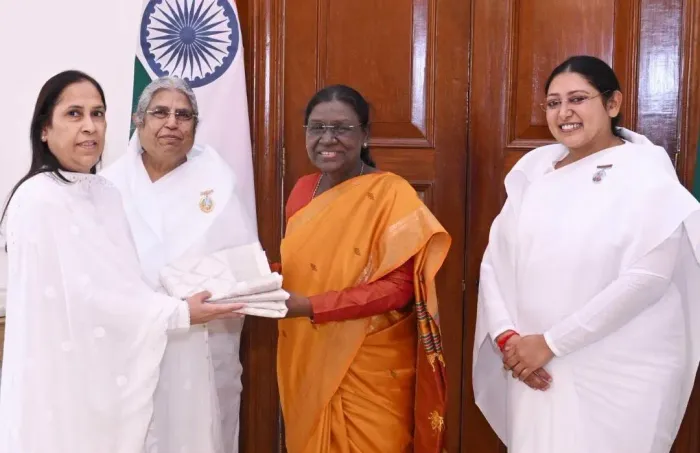 Brahma Kumaris Sisters Celebrate Raksha Bandhan with Hon’ble President of India Smt. Droupadi Murmu Ji — photo gallery 2 Brahma Kumaris Sisters Celebrate Raksha Bandhan with Hon’ble President of India Smt. Droupadi Murmu Ji — photo gallery 2