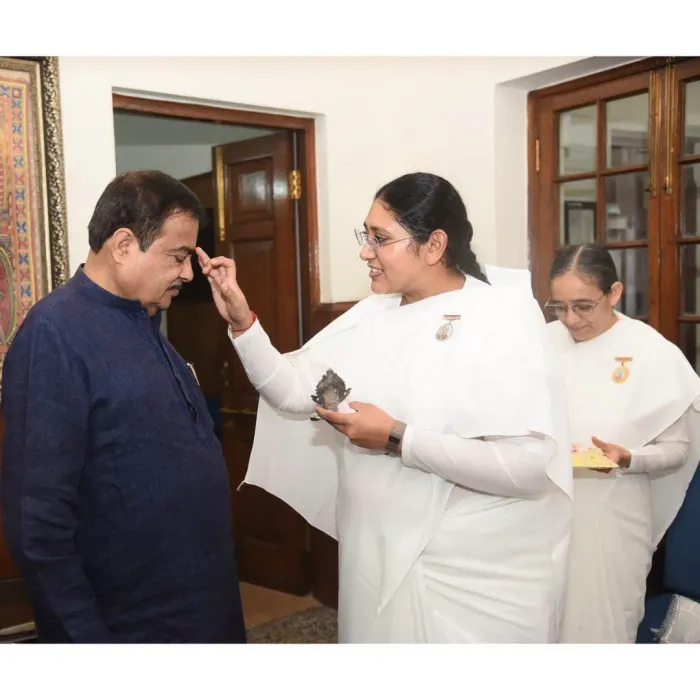 ORC - Om Shanti Retreat Centre, Gurugram Celebrates Raksha Bandhan with Hon’ble Union Minister Shri Nitin Gadkari Ji — gallery photo 5