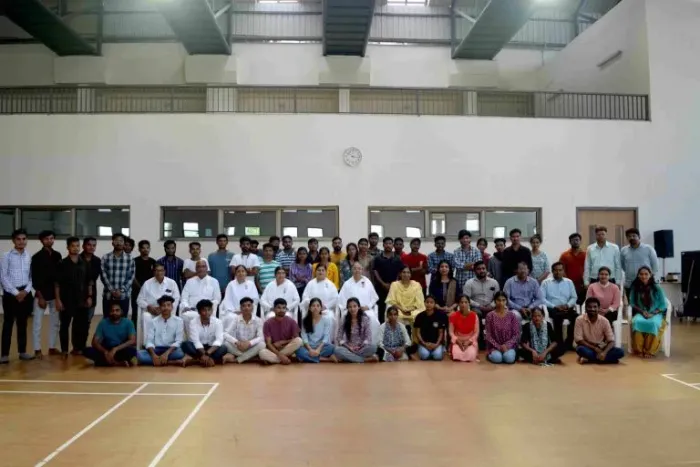 रायपुर के आईआईएम में ब्रह्माकुमारी वीणा दीदी का प्रेरक उद्बोधन: आत्मविश्वास से बनाएं अपना भविष्य