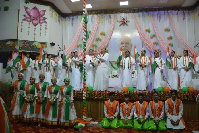 स्वतंत्रता का पर्व, आध्यात्मिक भाव से – रायपुर शान्ति सरोवर में तिरंगा यात्रा का आयोजन