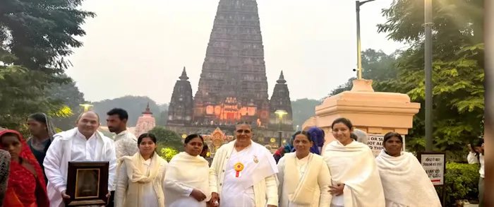 बोधगया महाबोधी मंदिर परिसर में अंतरराष्ट्रीय तिपिटक जाप समारोह: ब्रह्माकुमारीज़ का शांति संदेश — photo gallery 3 बोधगया महाबोधी मंदिर परिसर में अंतरराष्ट्रीय तिपिटक जाप समारोह: ब्रह्माकुमारीज़ का शांति संदेश — photo gallery 3