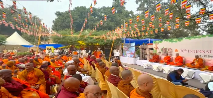बोधगया महाबोधी मंदिर परिसर में अंतरराष्ट्रीय तिपिटक जाप समारोह: ब्रह्माकुमारीज़ का शांति संदेश — gallery photo 9