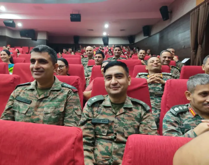 विजय दुर्ग स्थित ईस्टर्न कमांड मुख्यालय में रक्षा कर्मियों के लिए तनाव मुक्ति एवं आंतरिक शक्ति विकास शिविर संपन्न — gallery photo 9