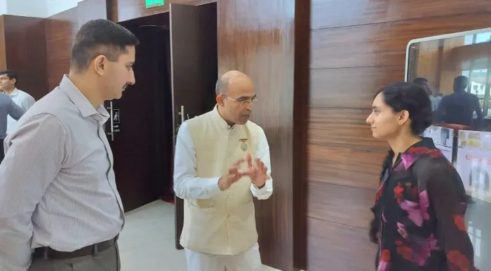 विजय दुर्ग स्थित ईस्टर्न कमांड मुख्यालय में रक्षा कर्मियों के लिए तनाव मुक्ति एवं आंतरिक शक्ति विकास शिविर संपन्न — p… विजय दुर्ग स्थित ईस्टर्न कमांड मुख्यालय में रक्षा कर्मियों के लिए तनाव मुक्ति एवं आंतरिक शक्ति विकास शिविर संपन्न — photo gallery 4