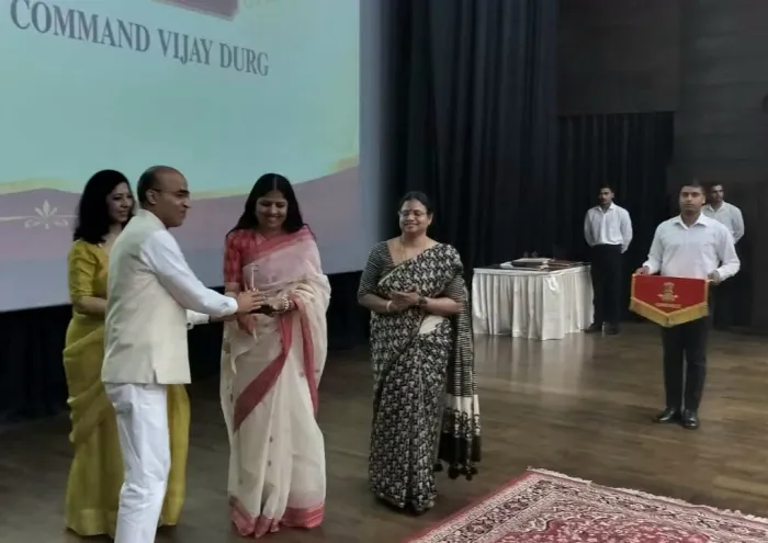 विजय दुर्ग स्थित ईस्टर्न कमांड मुख्यालय में रक्षा कर्मियों के लिए तनाव मुक्ति एवं आंतरिक शक्ति विकास शिविर संपन्न — p… विजय दुर्ग स्थित ईस्टर्न कमांड मुख्यालय में रक्षा कर्मियों के लिए तनाव मुक्ति एवं आंतरिक शक्ति विकास शिविर संपन्न — photo gallery 2