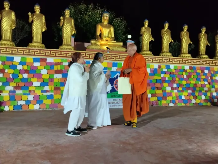 अंतर्राष्ट्रीय योग एवं ध्यान महोत्सव में राजयोग का प्रभाव—लद्दाख के बौद्ध भिक्षुओं ने ब्रह्माकुमारीज़ की सेवाओं की सराहना की — gallery photo 4