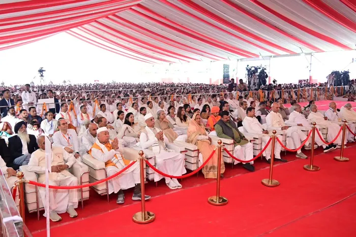 लखनऊ बना आध्यात्मिक ऊर्जा का केंद्र: राष्ट्रपति मुर्मु जी ने जगाया एकता और विश्वास का प्रकाश — gallery photo 5