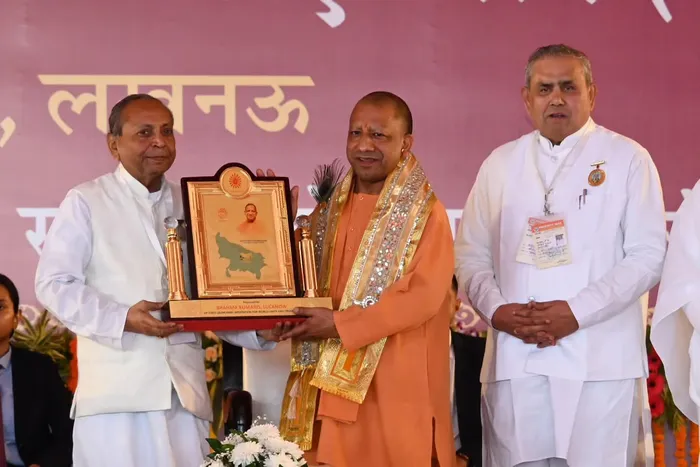 लखनऊ बना आध्यात्मिक ऊर्जा का केंद्र: राष्ट्रपति मुर्मु जी ने जगाया एकता और विश्वास का प्रकाश — gallery photo 1