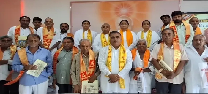 मालिया हटीना में मंदिर पुजारियों का भव्य स्नेह मिलन एवं नशा मुक्ति संकल्प कार्यक्रम