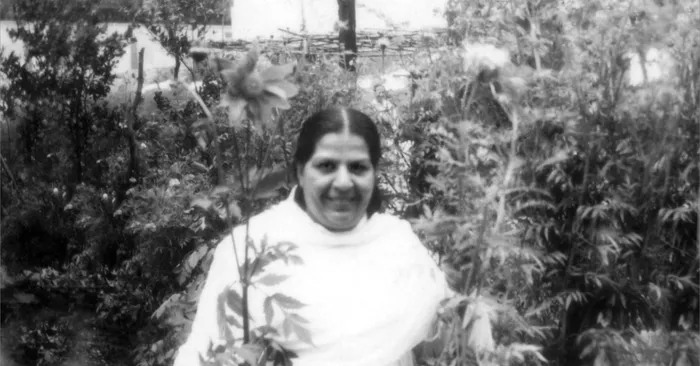 Mamma in Pandav bhavan.jpg