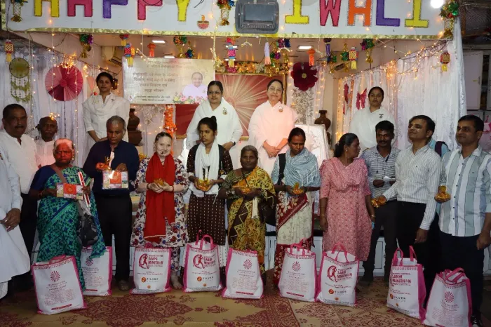 आध्यात्मिक सेवा का दिव्य उपहार – ब्रह्माकुमारीज़ घाटकोपर द्वारा नेत्रहीन भाई-बहनों को राशन किट वितरण