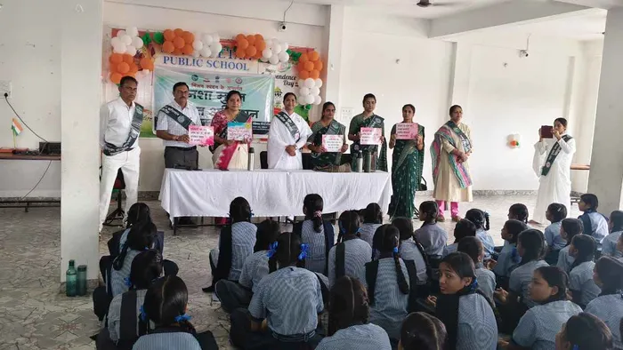 इंदौर नवनिकेतन हायर सेकेंडरी पब्लिक स्कूल में विश्व बंधुत्व दादी जी के 18वें स्मृति दिवस पर नशा मुक्त भारत अभियान का आयोजन 