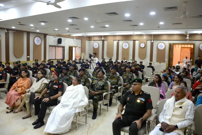 नवा रायपुर के शान्ति शिखर में सेना के जवानों के लिए राजयोग मेडिटेशन सत्र का आयोजन — photo gallery 5 नवा रायपुर के शान्ति शिखर में सेना के जवानों के लिए राजयोग मेडिटेशन सत्र का आयोजन — photo gallery 5