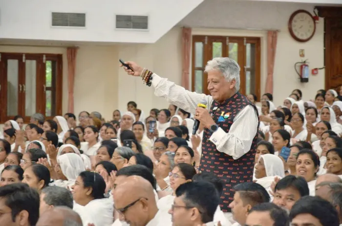 ओम शांति रिट्रीट सेंटर, गुरुग्राम में पूर्व राजनयिक डॉ. दीपक बोरा का प्रेरणादायी दौरा एवं भारत की सांस्कृतिक चेतना पर विचार
