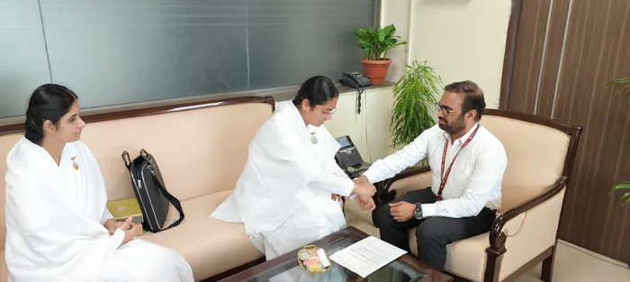 ORC - Om Shanti Retreat Centre, Gurugram Celebrates Raksha Bandhan with Government Officials — article photo 6 ORC - Om Shanti Retreat Centre, Gurugram Celebrates Raksha Bandhan with Government Officials — article photo 6