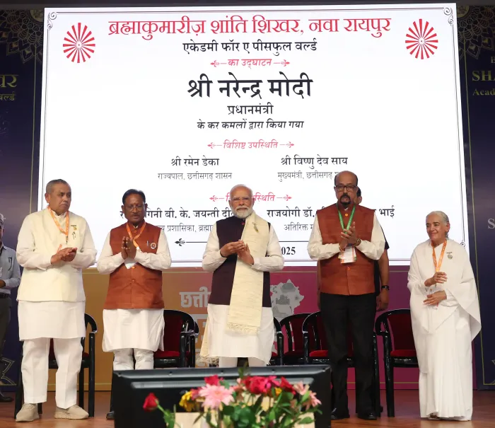 शांति शिखर से विश्व कल्याण की ओर: पीएम मोदी ने ब्रह्माकुमारीज़ को बताया वैश्विक शांति का प्रकाशस्तंभ