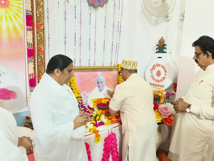 प्रेम नगर, इंदौर में विश्व बंधुत्व दिवस एवं दादी प्रकाशमणि जी की 18वीं पुण्यतिथि पर विशेष आयोजन — photo gallery 1 प्रेम नगर, इंदौर में विश्व बंधुत्व दिवस एवं दादी प्रकाशमणि जी की 18वीं पुण्यतिथि पर विशेष आयोजन — photo gallery 1