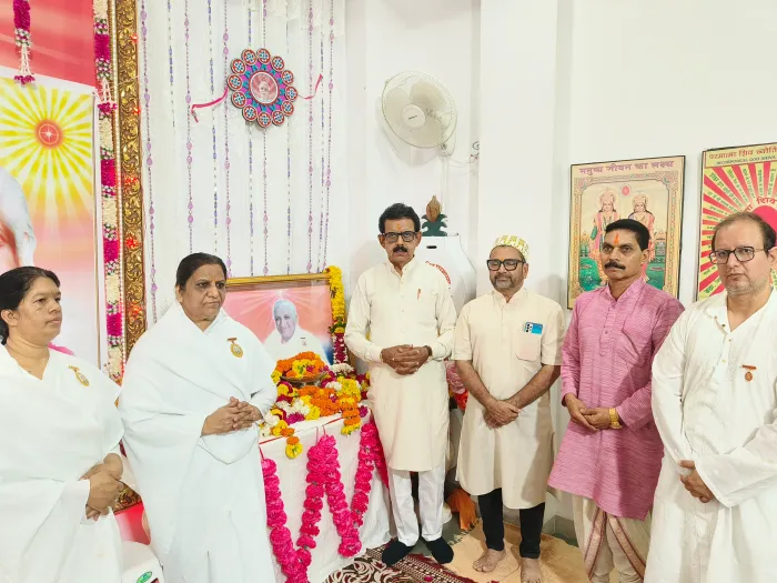 प्रेम नगर, इंदौर में विश्व बंधुत्व दिवस एवं दादी प्रकाशमणि जी की 18वीं पुण्यतिथि पर विशेष आयोजन — photo gallery 3 प्रेम नगर, इंदौर में विश्व बंधुत्व दिवस एवं दादी प्रकाशमणि जी की 18वीं पुण्यतिथि पर विशेष आयोजन — photo gallery 3