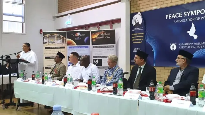 Threads of Peace Weaving Communities Together : Interfaith Reflections in London