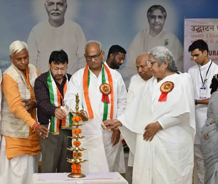 आबू मुख्यालय में राजनीति और अध्यात्म के समागम से प्रारंभ हुआ चार दिवसीय राष्ट्रीय सम्मेलन