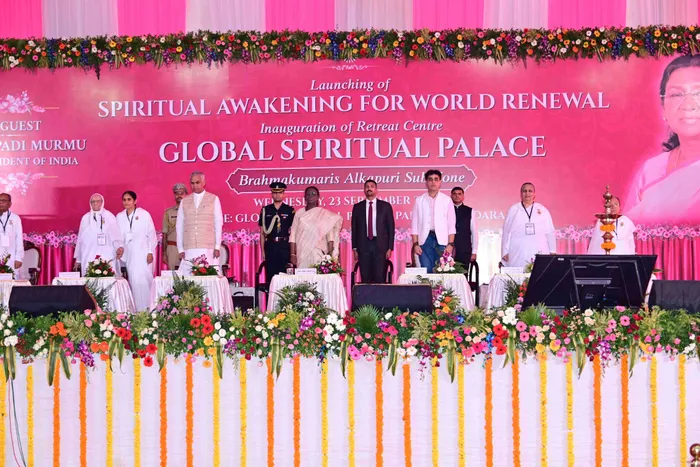 राष्ट्रपति श्रीमती द्रौपदी मुर्मू जी ने वडोदरा में ग्लोबल स्पिरिचुअल पैलेस रिट्रीट सेंटर का किया लोकार्पण राष्ट्रपति श्रीमती द्रौपदी मुर्मू जी ने वडोदरा में ग्लोबल स्पिरिचुअल पैलेस रिट्रीट सेंटर का किया लोकार्पण