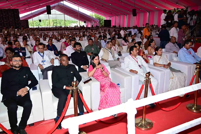 राष्ट्रपति श्रीमती द्रौपदी मुर्मू जी ने वडोदरा में ग्लोबल स्पिरिचुअल पैलेस रिट्रीट सेंटर का किया लोकार्पण — gallery photo 11