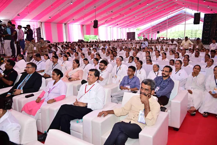राष्ट्रपति श्रीमती द्रौपदी मुर्मू जी ने वडोदरा में ग्लोबल स्पिरिचुअल पैलेस रिट्रीट सेंटर का किया लोकार्पण — gallery photo 9