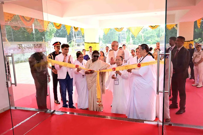 राष्ट्रपति श्रीमती द्रौपदी मुर्मू जी ने वडोदरा में ग्लोबल स्पिरिचुअल पैलेस रिट्रीट सेंटर का किया लोकार्पण — gallery photo 14