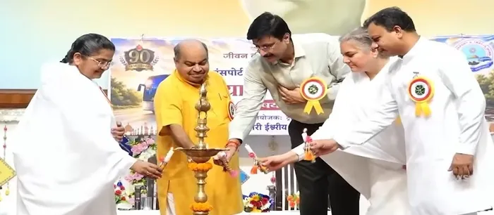 ब्रह्माकुमारीज़ के यातायात एवं परिवहन प्रभाग द्वारा रायपुर में "यात्री कृपया ध्यान दें" अभियान के अंतर्गत जागरूकता कार्यक्रम आयोजित
