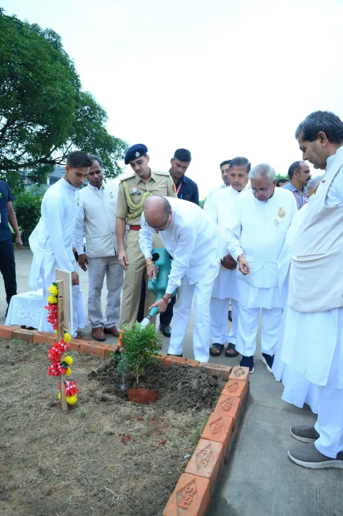 छत्तीसगढ़ के राज्यपाल श्री रमेन डेका ने रायपुर में पर्यावरण संरक्षण एवं आपदा प्रबंधन राष्ट्रीय अभियान का शुभारंभ किया… छत्तीसगढ़ के राज्यपाल श्री रमेन डेका ने रायपुर में पर्यावरण संरक्षण एवं आपदा प्रबंधन राष्ट्रीय अभियान का शुभारंभ किया — photo gallery 6