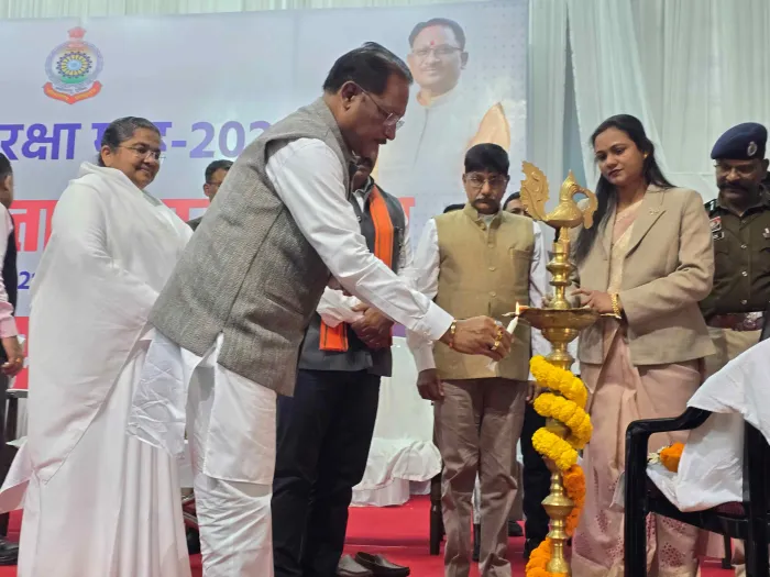 मुख्यमंत्री श्री विष्णु देव साय रायपुर के शांति सरोवर रिट्रीट सेंटर में आयोजित पुलिस मितान सम्मेलन में शामिल हुए — gallery photo 5