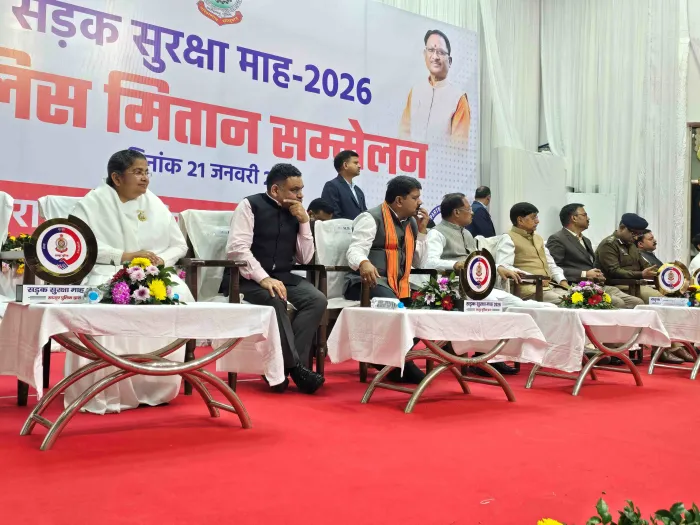 मुख्यमंत्री श्री विष्णु देव साय रायपुर के शांति सरोवर रिट्रीट सेंटर में आयोजित पुलिस मितान सम्मेलन में शामिल हुए — gallery photo 7