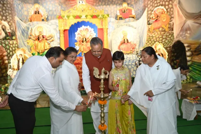 रायपुर शान्ति सरोवर में नवरात्रि पर विधानसभा अध्यक्ष ने किया चैतन्य देवियों की झाँकी का शुभारम्भ