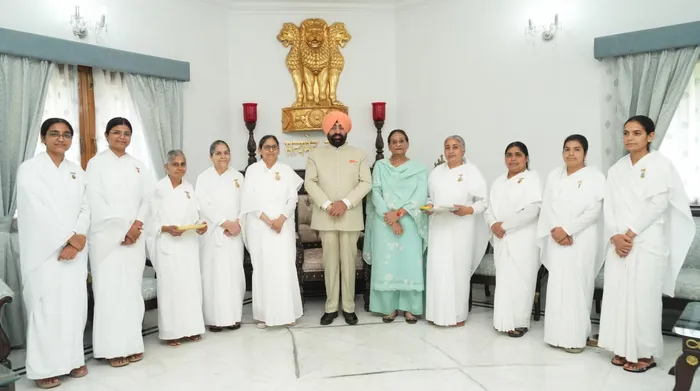 देहरादून में राखी पर्व पर राज्यपाल सहित वरिष्ठ गणमान्य व्यक्तियों को राखी बाँधकर आध्यात्मिक संदेश