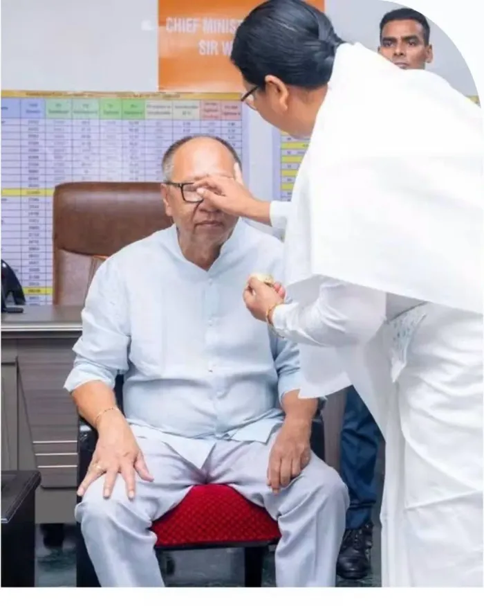 Brahma Kumaris Sisters Tie Sacred Rakhi to Chief Ministers Across India — photo gallery 8 Brahma Kumaris Sisters Tie Sacred Rakhi to Chief Ministers Across India — photo gallery 8