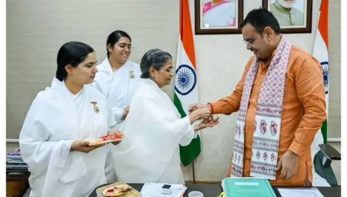 Brahma Kumaris Sisters Tie Sacred Rakhi to Chief Ministers Across India — photo gallery 3 Brahma Kumaris Sisters Tie Sacred Rakhi to Chief Ministers Across India — photo gallery 3