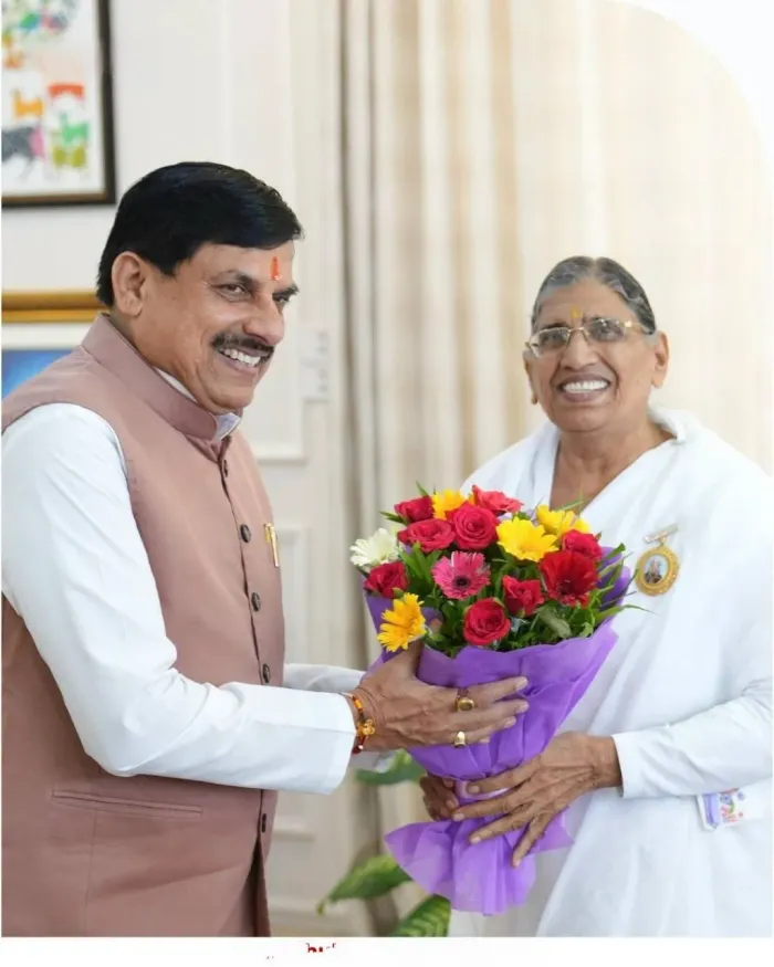 Brahma Kumaris Sisters Tie Sacred Rakhi to Chief Ministers Across India — photo gallery 5 Brahma Kumaris Sisters Tie Sacred Rakhi to Chief Ministers Across India — photo gallery 5