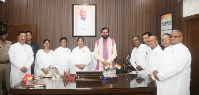  रक्षाबंधन पर प्रजापिता ब्रह्माकुमारीज द्वारा हरियाणा के मुख्यमंत्री व उनकी धर्मपत्नी को राखी बांधकर समाज सुधार का संदेश