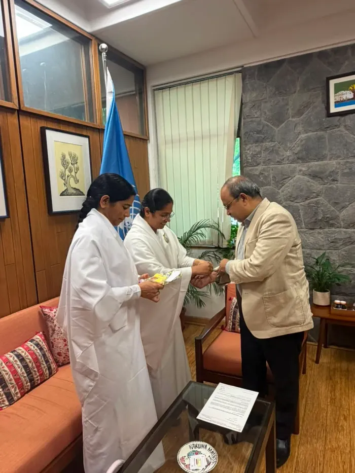 Brahma Kumaris Celebrate Raksha Bandhan with Senior Dignitaries and Government Officials — gallery photo 16
