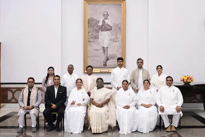 नई दिल्ली में राष्ट्रपति भवन में ब्रह्माकुमारीज़ के तीन प्रमुख प्रभागों द्वारा वार्षिक राष्ट्रीय सेवाओं का आधिकारिक प्रस्तुतीकरण — gallery photo 2