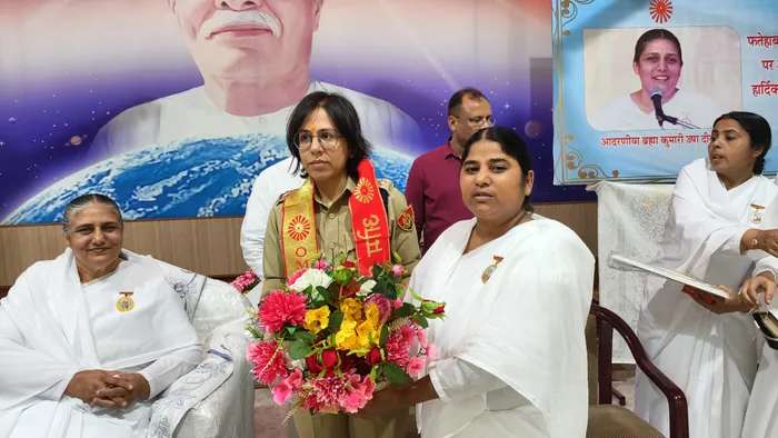 फतेहाबाद में वरिष्ठ राजयोगिनी बीके ऊषा ने हजारों श्रद्धालुओं को दिया तनावमुक्त एवं शांतिपूर्ण जीवन जीने का संदेश — ph… फतेहाबाद में वरिष्ठ राजयोगिनी बीके ऊषा ने हजारों श्रद्धालुओं को दिया तनावमुक्त एवं शांतिपूर्ण जीवन जीने का संदेश — photo gallery 8