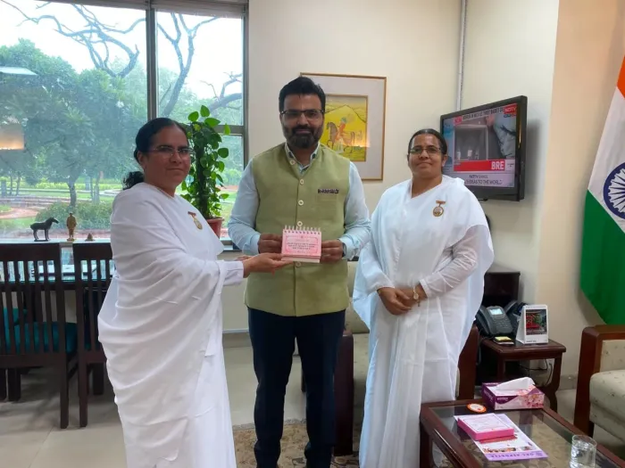 Sacred Raksha Sutra Carries the Message of Peace and Spiritual Strength to Senior Government Officials — gallery photo 3