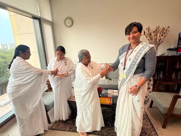 Sacred Raksha Sutra Carries the Message of Peace and Spiritual Strength to Senior Government Officials — gallery photo 7
