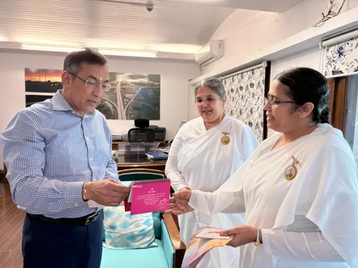 Sacred Raksha Sutra Carries the Message of Peace and Spiritual Strength to Senior Government Officials — gallery photo 6