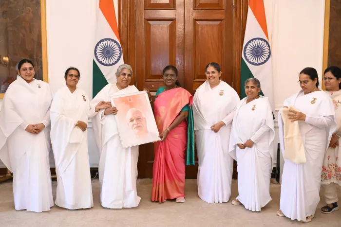 Brahma Kumaris Sisters Celebrate Raksha Bandhan with Hon’ble President of India